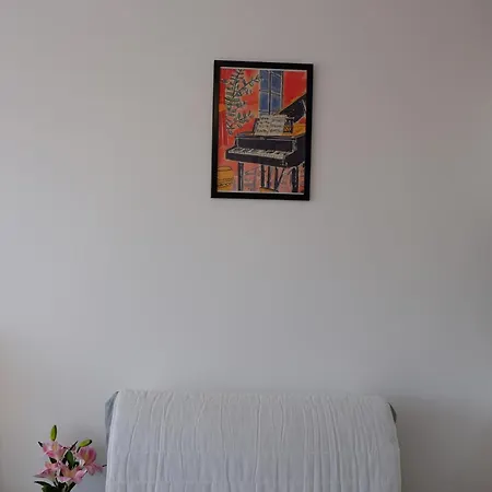 Lp - Symphony Apartment *